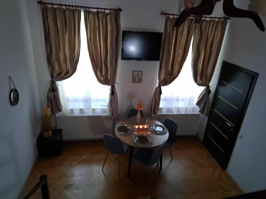 Sofia'S Home Comfy Studio In The Old Town Brașov Exterior foto